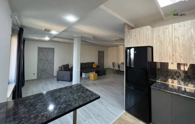 3 սենյականոց բնակարան նորակառույց շենքում Խաչատուր Աբովյանի փողոցում, 82 ք.մ., բարձր առաստաղներ