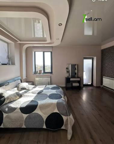 Երկու հարկանի տուն Հատիսի փողոցում Աբովյանում, 210 ք.մ., 3+ սանհանգույց, եվրովերանորոգված