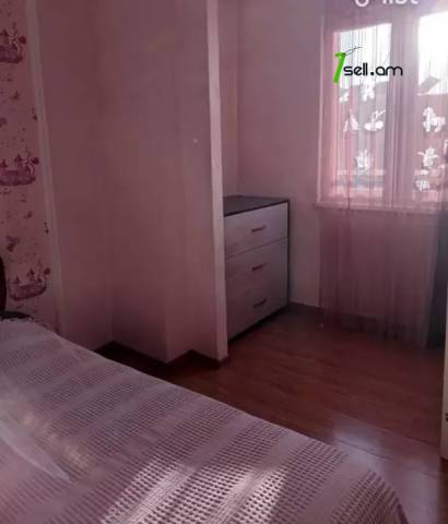 4 սենյականոց բնակարան, Սախարովի հրապարակ, 76 ք.մ., եվրովերանորոգված