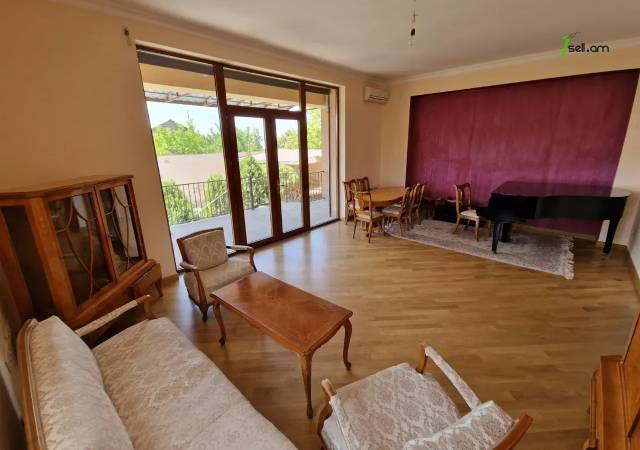 Երկու հարկանի քարե տուն Նուբարաշենի 4-րդ փողոցում Նուբարաշենում, 800 ք.մ., 3+ սանհանգույց