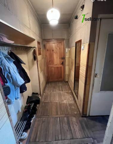 4 սենյականոց բնակարան Դրոյի փողոցում, 125 ք.մ., նախավերջին հարկ, քարե շենք