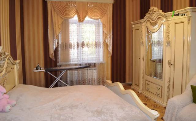 3 սենյականոց բնակարան Շիրակացի փողոցում, 81 ք.մ., 1/3 հարկ, եվրովերանորոգված, քարե շենք