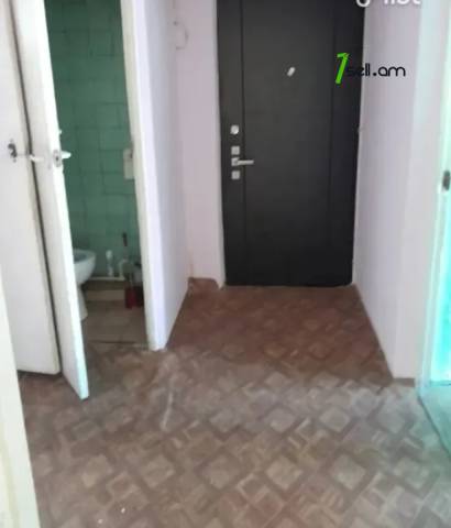 3 սենյականոց բնակարան Նանսենի փողոցում, 74 ք.մ., նախավերջին հարկ, բարձր առաստաղներ, քարե շենք