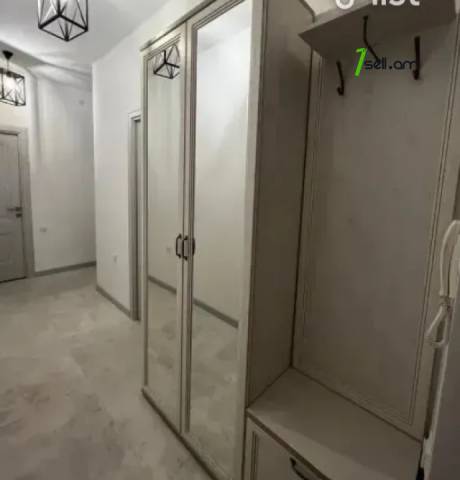 2 սենյականոց բնակարան Սարյանի փողոցում, 75 ք.մ., բարձր առաստաղներ, 2/5 հարկ, եվրովերանորոգված