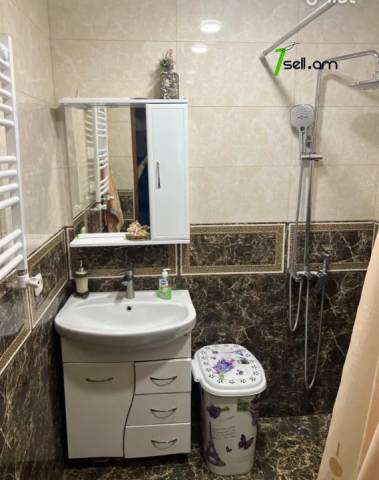 3 սենյականոց բնակարան Խաղաղ Դոնի փողոցում, 64 քմ, նախավերջին հարկ, կոսմետիկ վերանորոգում