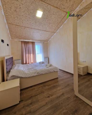 Երկու հարկանի քարե տուն 1-ին փողոցում Բյուրեղավանում, 700 քմ, 3+ սանհանգույց, կապիտալ վերանորոգված