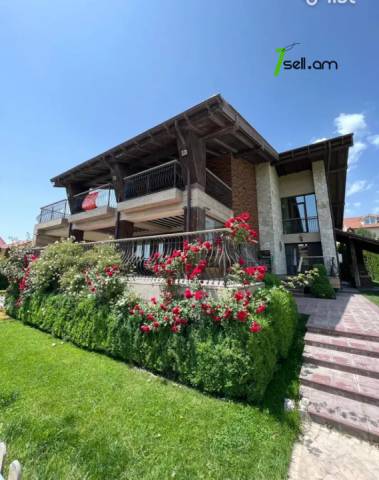 Երկու հարկանի տուն, Վահագնի Թաղամաս Աջափնյակում, 889 ք.մ., 3+ սանհանգույց