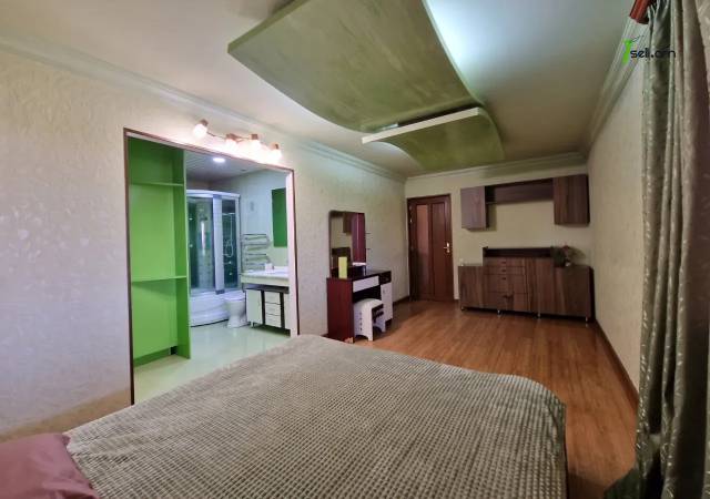 Երկու հարկանի քարե տուն Աշոտ Հովհաննիսյանի փողոցում Նոր Նորքում, 700 ք.մ., 3+ սանհանգույց