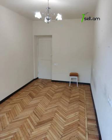 2 սենյականոց բնակարան Էստոնական փողոցում, 54 ք.մ., 2/5 հարկ, կոսմետիկ վերանորոգում, քարե շենք