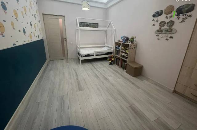 4 սենյականոց բնակարան նորակառույց շենքում Ադոնցի փողոցում, 120 ք.մ., 2 սանհանգույց, բարձր առաստաղներ