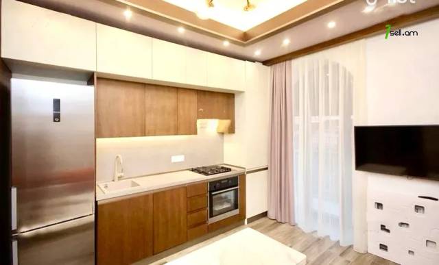 2 սենյականոց բնակարան Միքայել Նալբանդյանի փողոցում, 36 քմ, բարձր առաստաղներ, կապիտալ վերանորոգված