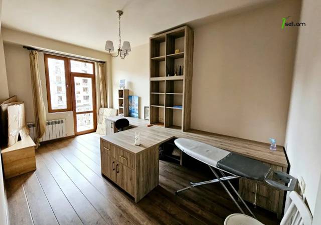 4 սենյականոց բնակարան նորակառույց շենքում Նիկողայոս Ադոնցի փողոցում, 121 ք.մ., 2 սանհանգույց