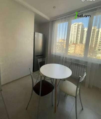 2 սենյականոց բնակարան Հակոբ Հակոբյան փողոցում, 50 ք.մ., եվրովերանորոգված, քարե շենք