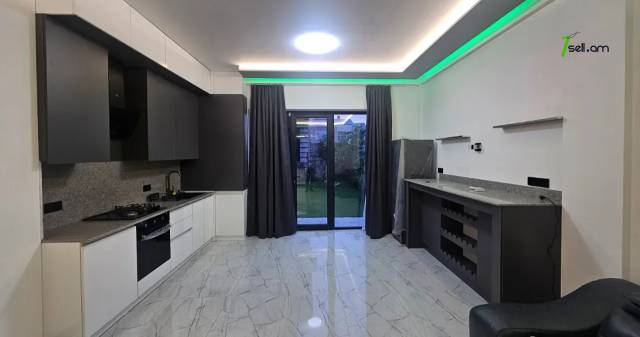 Երկու հարկանի թաունհաուզ Ծարավ աղբյուրի փողոցում Ավանում, 315 քմ, 2 սանհանգույց