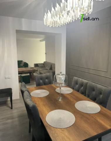 4 սենյականոց բնակարան Դրոյի փողոցում, 108 ք.մ., դիզայներական ոճով վերանորոգված, քարե շենք