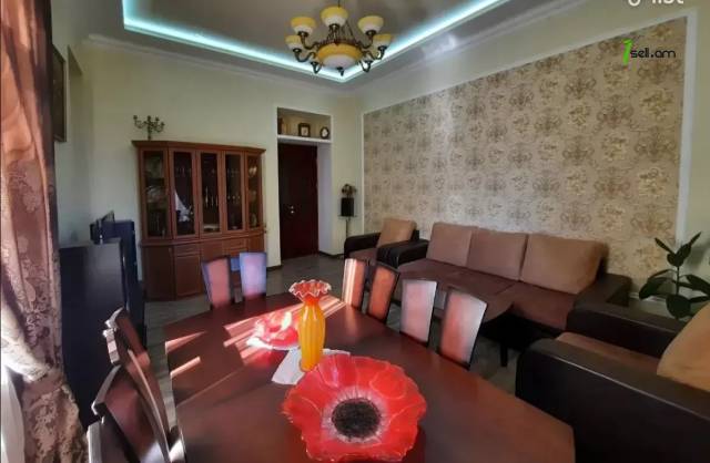 4 սենյականոց բնակարան կենտրոնում, 82 ք.մ., 2 սանհանգույց, բարձր առաստաղներ, կապիտալ վերանորոգված