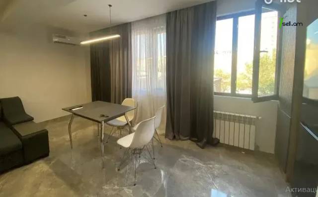 3 սենյականոց բնակարան Սունդուկյան փողոցում, 80 ք.մ., նախավերջին հարկ, մի քանի պատշգամբ