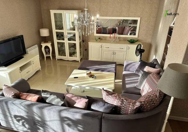 4 սենյականոց բնակարան Մեսրոպ Մաշտոցի պողոտայում, 135 ք.մ., 2 սանհանգույց, կապիտալ վերանորոգված