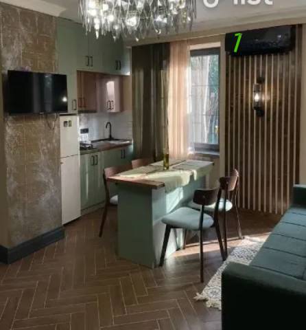 2 սենյականոց բնակարան Արաբկիրում, 45 ք.մ., 2/5 հարկ, դիզայներական ոճով վերանորոգված, քարե շենք
