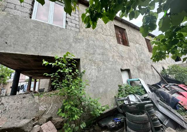 Երկու հարկանի քարե տուն Զովունի 6 փողոցում Զովունիում, 307 քմ, կոսմետիկ վերանորոգում