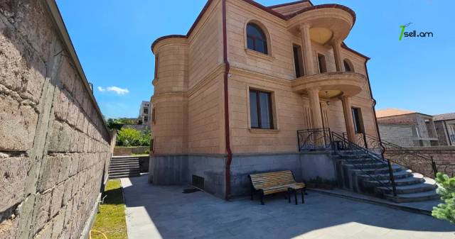 Երեք հարկանի տուն, Դուրյան թաղամաս Ավանում, 1190 քմ, 3+ սանհանգույց, կապիտալ վերանորոգված