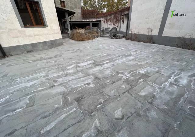 Մեկ հարկանի քարե տուն Ազատության պողոտայում Արաբկիրում, 370 ք.մ., 3+ սանհանգույց, եվրովերանորոգված