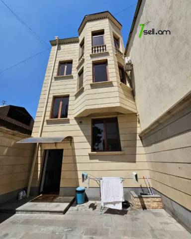 Երեք հարկանի քարե տուն Սասունցի Դավիթ փողոցում Էրեբունիում, 200 ք.մ., 3+ սանհանգույց