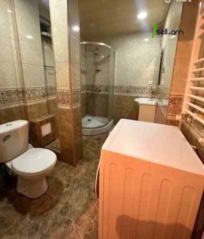 3 սենյականոց բնակարան, Մելիք Մելիքյան փողոցի նրբանցք, 81 ք.մ., 2/9 հարկ, կապիտալ վերանորոգված