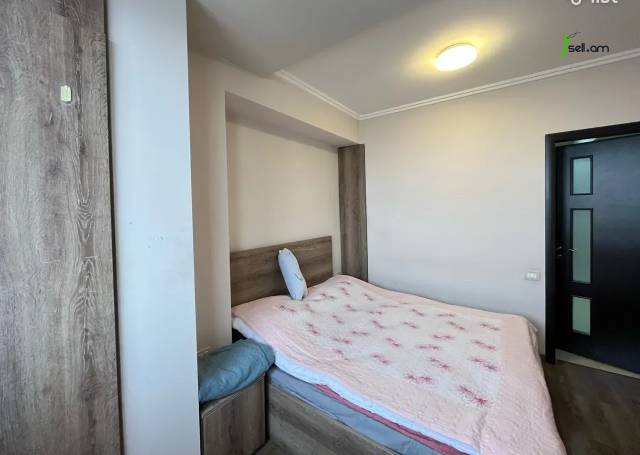 2 սենյականոց բնակարան, Marshal Baghramyan Ave, 45 ք.մ., նախավերջին հարկ, կապիտալ վերանորոգված