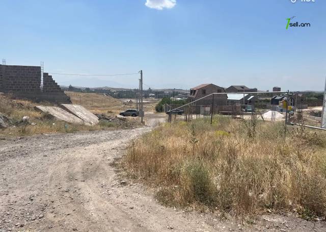 Հողատարածք բնակելի շինությունների համար Աբովյանում, 1040 ք.մ.