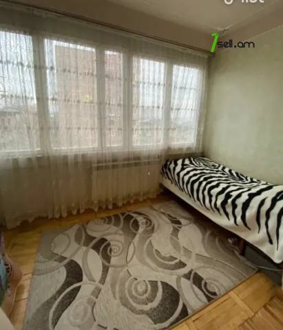 3 սենյականոց բնակարան Լեփսիուսի փողոցում, 78 ք.մ., 5/9 հարկ, մասնակի վերանորոգում