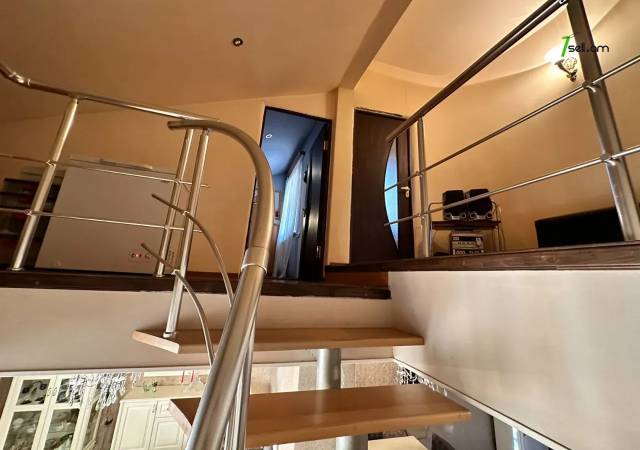 4 սենյականոց բնակարան Մեսրոպ Մաշտոցի պողոտայում, 135 ք.մ., 2 սանհանգույց, կապիտալ վերանորոգված