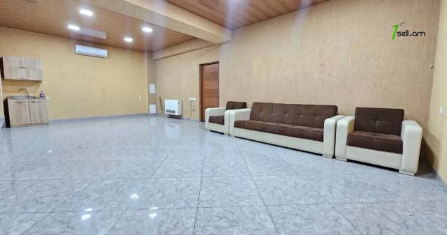 Երեք հարկանի քարե տուն Արցախի պողոտայում Էրեբունիում, 460 ք.մ., 3+ սանհանգույց, կապիտալ վերանորոգված