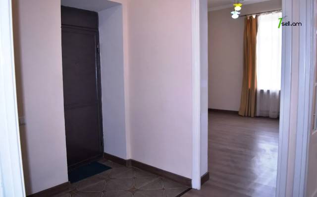 2 սենյականոց բնակարան Մհեր Մկրտչյանի փողոցում, 55 քմ, 1/3 հարկ, բարձր առաստաղներ