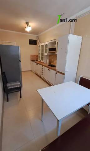 3 սենյականոց բնակարան Սարյանի փողոցում, 74 քմ, 1/8 հարկ, քարե շենք