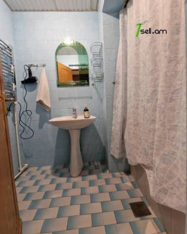 3 սենյականոց բնակարան Վիկտոր Համբարձումյանի փողոցում, 75 ք.մ., 2 սանհանգույց, 3/5 հարկ