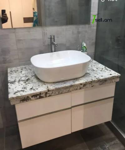 3 սենյականոց բնակարան Դրոյի փողոցում, 73 ք.մ., եվրովերանորոգված, քարե շենք