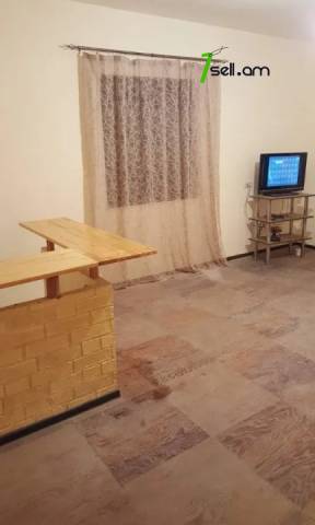 Երկու հարկանի քարե տուն Լենինգրադյան փողոցում Աջափնյակում, 280 քմ, 3+ սանհանգույց