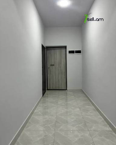 3 սենյականոց բնակարան Էրեբունու փողոցում, 70 ք.մ., 1/3 հարկ, կապիտալ վերանորոգված, քարե շենք