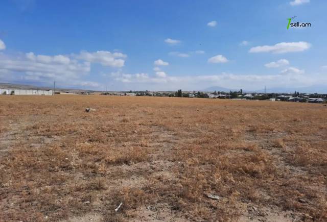 Գյուղատնտեսական հողատարածք Չարենցի փողոցում Եղվարդում, 487 ք.մ.