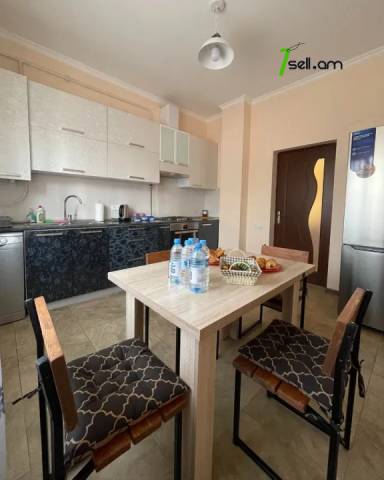 Երկու հարկանի տուն Պարույր Սևակ թաղամաս 2-րդ փողոցում Առինջում, 480 քմ, 3+ սանհանգույց