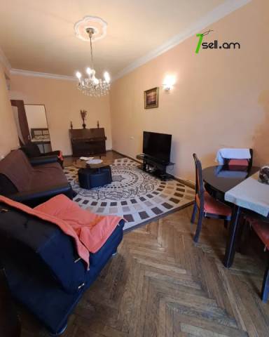 3 սենյականոց բնակարան Մոսկովյան փողոցում, 98 ք.մ., բարձր առաստաղներ, մի քանի պատշգամբ, 3/5 հարկ