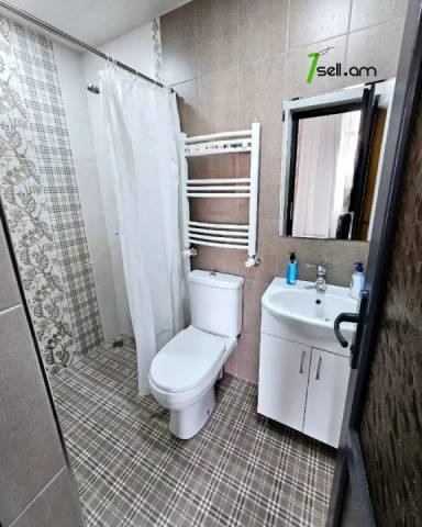 Երեք հարկանի տուն, Թումանյան թաղամաս Ավանում, 630 ք.մ., 3+ սանհանգույց, կապիտալ վերանորոգված