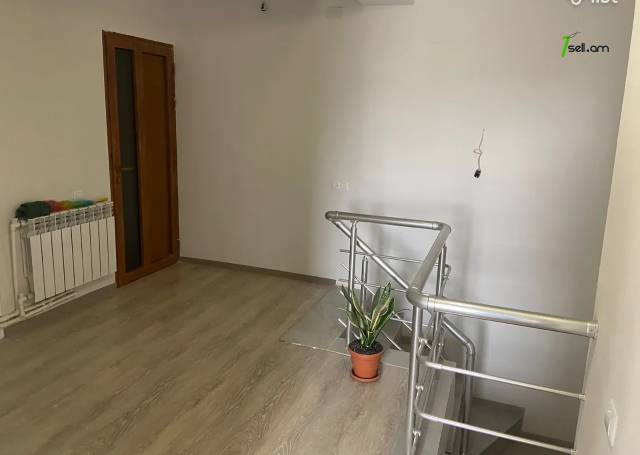 Երկու հարկանի քարե տուն Բագրևանդի փողոցում Ավանում, 150 քմ, 2 սանհանգույց, կոսմետիկ վերանորոգում