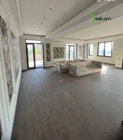 Ընդարձակ 4 սենյականոց բնակարան նորակառույց շենքում Տիգրան Պետրոսյան փողոցում, 277 ք.մ., 2/9 հարկ