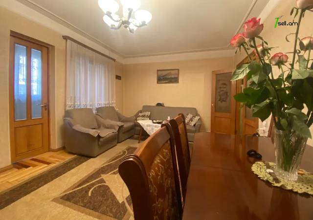 3 սենյականոց բնակարան, Դավթաշեն 3-րդ թաղամաս, 101 քմ, 1/9 հարկ, 2 սանհանգույց, մասնակի վերանորոգում