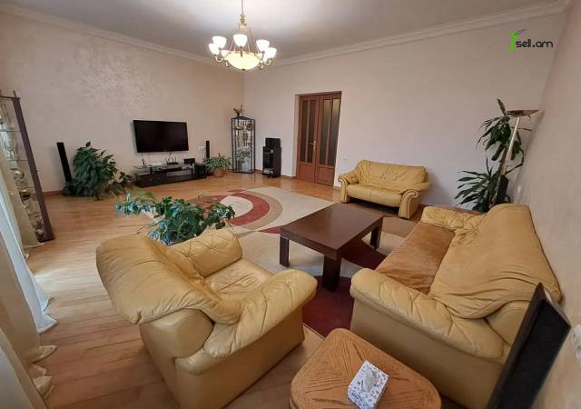 3 սենյականոց բնակարան Թումանյան փողոցում, 121 ք.մ., 2 սանհանգույց, բարձր առաստաղներ, 3/7 հարկ