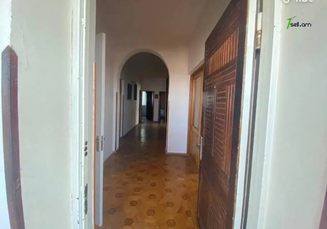 Երեք հարկանի քարե տուն Սերո Խանզադյան փողոցում Նորք Մարաշում, 370 ք.մ., 3+ սանհանգույց, մեծ հողամաս