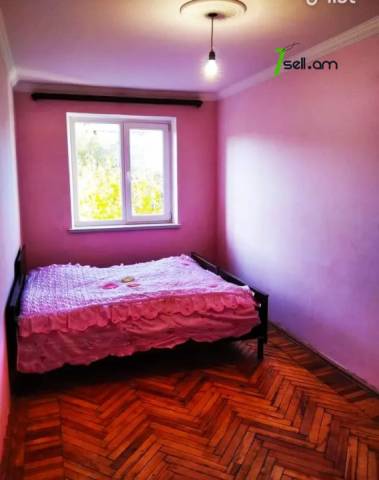 3 սենյականոց բնակարան, Շիրակ փողոցի 5-րդ նրբանցք, 62 ք.մ., 2/5 հարկ, մասնակի վերանորոգում, քարե շենք