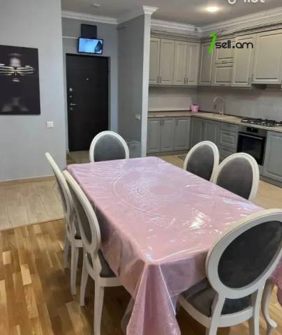 3 սենյականոց բնակարան նորակառույց շենքում Պարույր Սևակի փողոցում, 90 ք.մ., 2 սանհանգույց